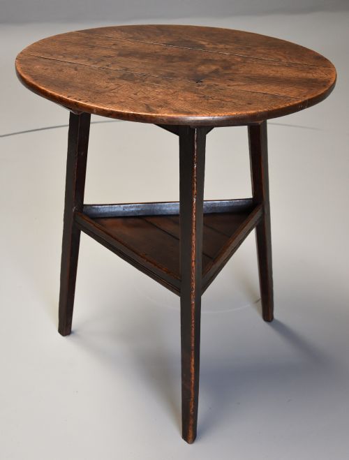 Late 18th Century Oak Cricket Table with Shelf and of Fine Patina