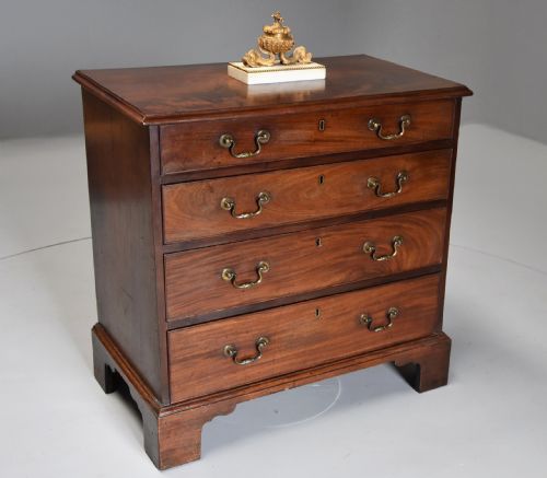 Late 18thc Georgian mahogany Chest of Drawers of Small Proportions and Superb patina