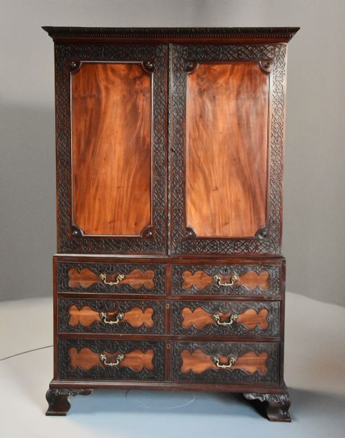 SUPERB QUALITY MID 19THC MAHOGANY PRESS CUPBOARD IN THE 18THC STYLE WITH FINE FADED PATINA - ADDITIONAL PHOTO 1