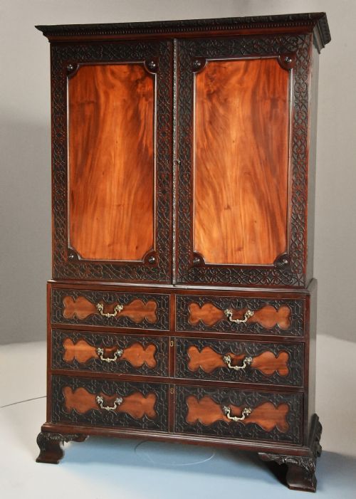 SUPERB QUALITY MID 19THC MAHOGANY PRESS CUPBOARD IN THE 18THC STYLE WITH FINE FADED PATINA - ADDITIONAL PHOTO 6