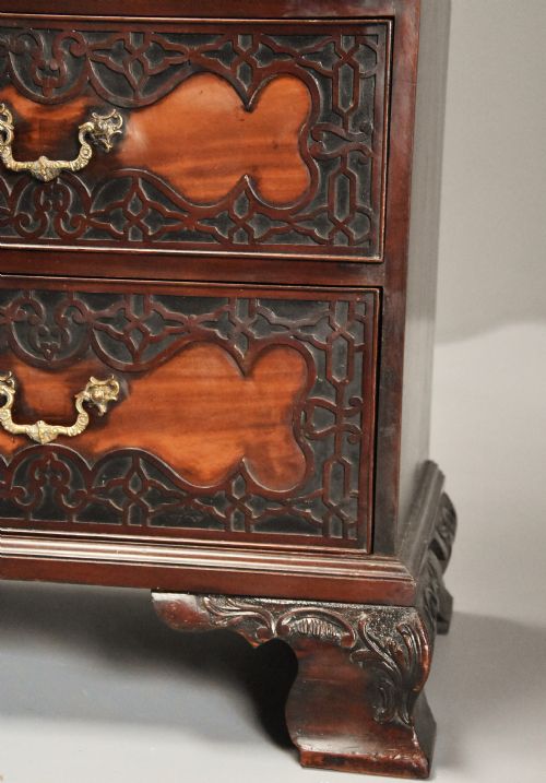 SUPERB QUALITY MID 19THC MAHOGANY PRESS CUPBOARD IN THE 18THC STYLE WITH FINE FADED PATINA - ADDITIONAL PHOTO 10