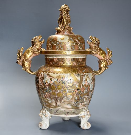 Superb Meiji Period (1864-1912) Large Japanese Satsuma Koro (Incense Burner) with Cover