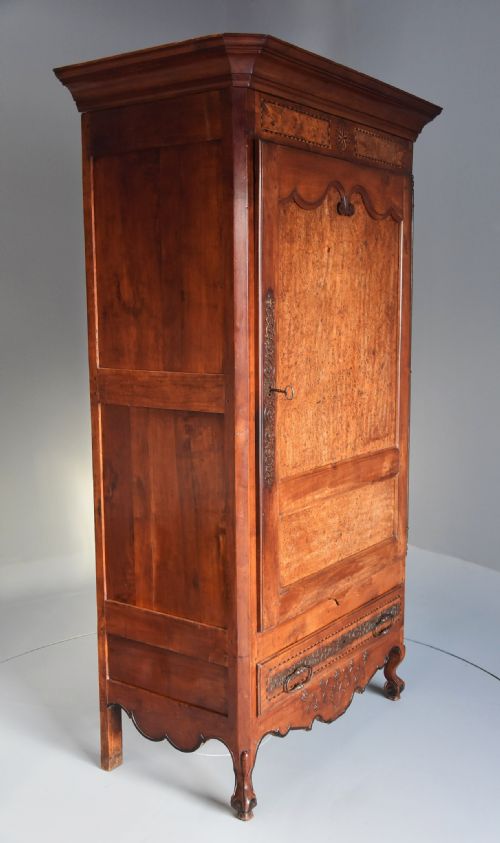 fig 1. Superb late 18th century Louis XV fruitwood & burr elm bonnetiere with excellent patina