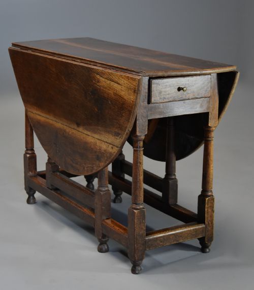 EARLY 18TH CENTURY OAK GATELEG TABLE WITH SUPERB ORIGINAL PATINA - ADDITIONAL PHOTO 1