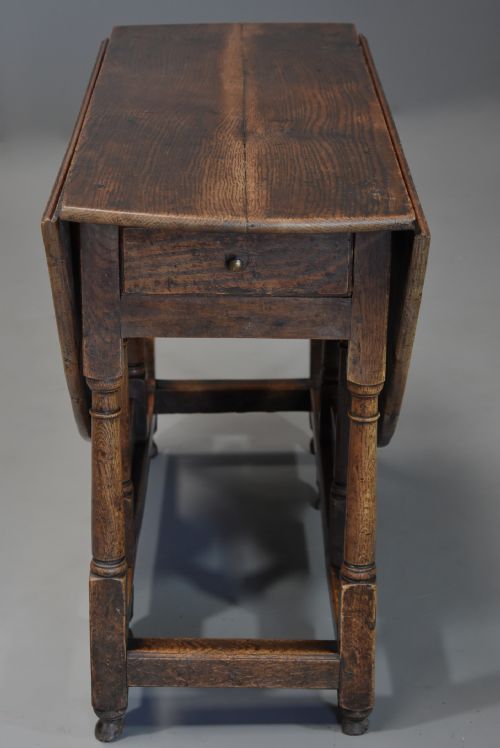 EARLY 18TH CENTURY OAK GATELEG TABLE WITH SUPERB ORIGINAL PATINA - ADDITIONAL PHOTO 8