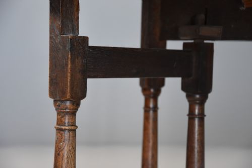 EARLY 18TH CENTURY OAK GATELEG TABLE WITH SUPERB ORIGINAL PATINA - ADDITIONAL PHOTO 10