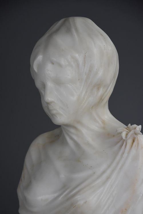 LATE 19TH CENTURY ITALIAN CARVED MARBLE BUST OF A VEILED MAIDEN - ADDITIONAL PHOTO 4
