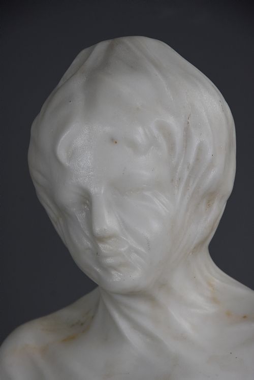 LATE 19TH CENTURY ITALIAN CARVED MARBLE BUST OF A VEILED MAIDEN - ADDITIONAL PHOTO 5