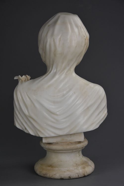 LATE 19TH CENTURY ITALIAN CARVED MARBLE BUST OF A VEILED MAIDEN - ADDITIONAL PHOTO 10