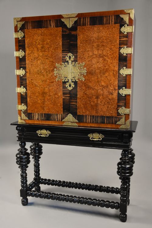 Superb Quality 17th Century Colonial Style Cabinet on Stand/drinks Cabinet Stamped ‘Waring & Gillow’