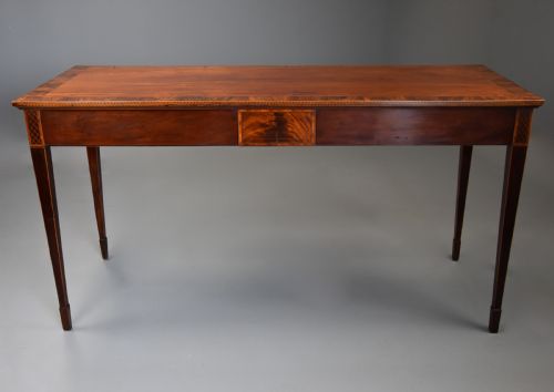 Elegant Fine Quality, Rare 18th Century Hepplewhite Period Mahogany Side Table