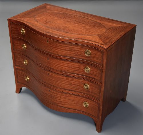 SUPERB QUALITY LATE 18TH CENTURY SERPENTINE SHAPED SATINWOOD GENTLEMAN'S DRESSING CHEST