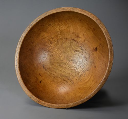 LATE 19TH CENTURY SYCAMORE DAIRY BOWL WITH LOVELY WARM PATINA - ADDITIONAL PHOTO 4