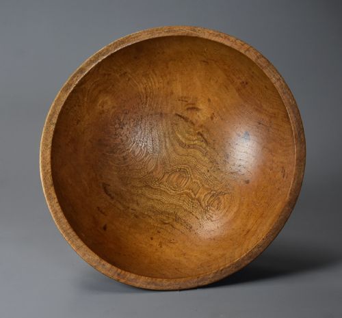 LATE 19TH CENTURY SYCAMORE DAIRY BOWL WITH LOVELY WARM PATINA - ADDITIONAL PHOTO 6