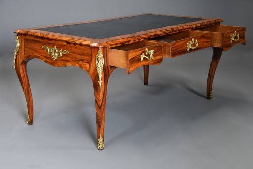 LARGE FINE QUALITY MID 19TH CENTURY FRENCH STYLE GONCALO ALVES BUREAU PLAT - ADDITIONAL PHOTO 3