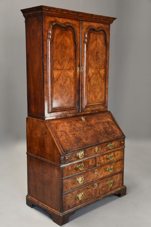 SUPERB EARLY 18TH CENTURY ENGLISH BURR WALNUT BUREAU BOOKCASE OF THE QUEEN ANNE PERIOD WITH ORIGINAL PATINA INTERESTING PROVENANCE - ADDITIONAL PHOTO 1