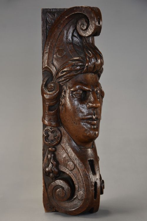 LATE 17TH CENTURY CARVED OAK CORBEL IN THE STYLE OF A MEDIEVAL MAN POSSIBLY CONTINENTAL - ADDITIONAL PHOTO 1