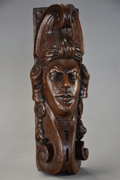 LATE 17TH CENTURY CARVED OAK CORBEL IN THE STYLE OF A MEDIEVAL MAN POSSIBLY CONTINENTAL - ADDITIONAL PHOTO 3