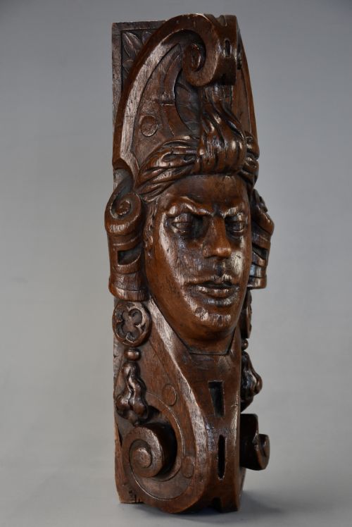 LATE 17TH CENTURY CARVED OAK CORBEL IN THE STYLE OF A MEDIEVAL MAN POSSIBLY CONTINENTAL - ADDITIONAL PHOTO 4