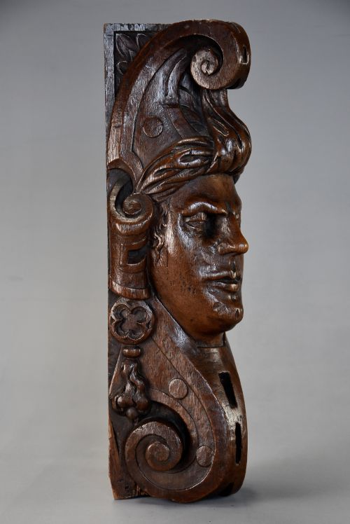 LATE 17TH CENTURY CARVED OAK CORBEL IN THE STYLE OF A MEDIEVAL MAN POSSIBLY CONTINENTAL - ADDITIONAL PHOTO 6
