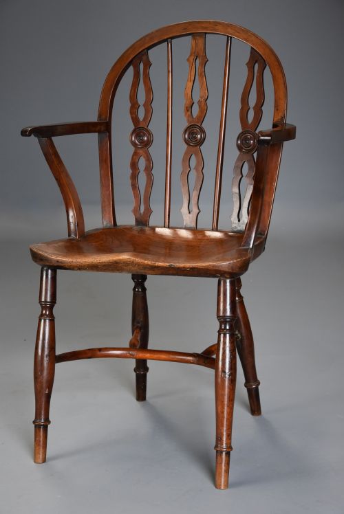 SUPERB 19TH CENTURY YEW WOOD PRIOR LOW HOOP BACK WINDSOR ARMCHAIR OF FINE PATINA - ADDITIONAL PHOTO 2