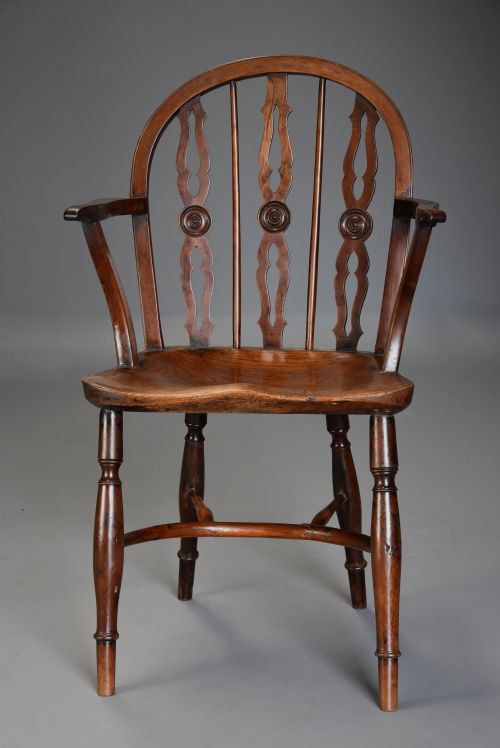 SUPERB 19TH CENTURY YEW WOOD PRIOR LOW HOOP BACK WINDSOR ARMCHAIR OF FINE PATINA - ADDITIONAL PHOTO 3