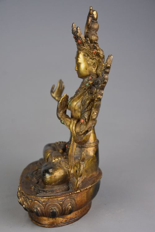 HIGHLY DECORATIVE EARLY 20TH CENTURY CHINESE GILT METAL FIGURE OF BUDDHA - ADDITIONAL PHOTO 6