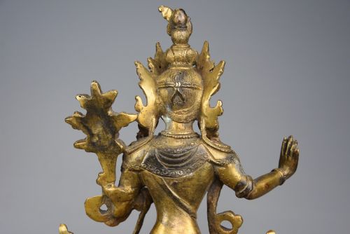 HIGHLY DECORATIVE EARLY 20TH CENTURY CHINESE GILT METAL FIGURE OF BUDDHA - ADDITIONAL PHOTO 9
