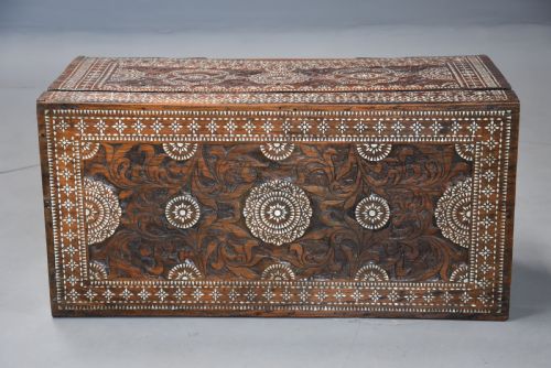 HIGHLY DECORATIVE EARLY 20TH CENTURY HARDWOOD INLAID MOTHER OF PEARL MIDDLE EASTERN TRUNK OR CHEST - ADDITIONAL PHOTO 4