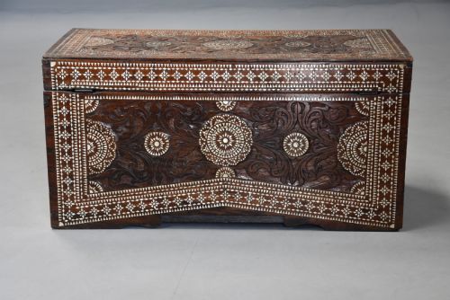 HIGHLY DECORATIVE EARLY 20TH CENTURY HARDWOOD INLAID MOTHER OF PEARL MIDDLE EASTERN TRUNK OR CHEST - ADDITIONAL PHOTO 8
