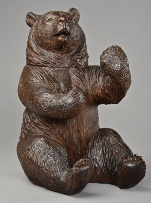 FINELY CARVED 19TH CENTURY BLACK FOREST LINDEN WOOD HUMIDOR OR TOBACCO BOX IN THE FORM OF A BROWN BEAR - ADDITIONAL PHOTO 1