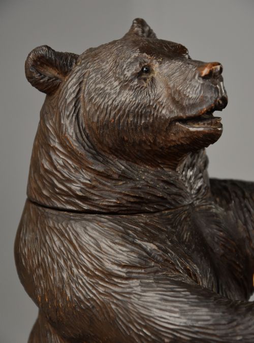 FINELY CARVED 19TH CENTURY BLACK FOREST LINDEN WOOD HUMIDOR OR TOBACCO BOX IN THE FORM OF A BROWN BEAR - ADDITIONAL PHOTO 5