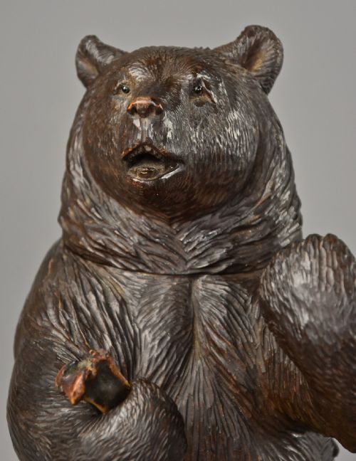 FINELY CARVED 19TH CENTURY BLACK FOREST LINDEN WOOD HUMIDOR OR TOBACCO BOX IN THE FORM OF A BROWN BEAR - ADDITIONAL PHOTO 6