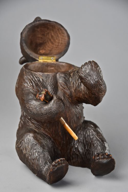 FINELY CARVED 19TH CENTURY BLACK FOREST LINDEN WOOD HUMIDOR OR TOBACCO BOX IN THE FORM OF A BROWN BEAR - ADDITIONAL PHOTO 7