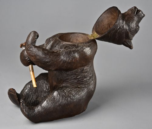 FINELY CARVED 19TH CENTURY BLACK FOREST LINDEN WOOD HUMIDOR OR TOBACCO BOX IN THE FORM OF A BROWN BEAR - ADDITIONAL PHOTO 8