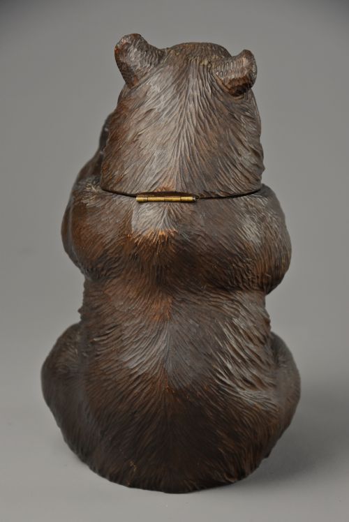 FINELY CARVED 19TH CENTURY BLACK FOREST LINDEN WOOD HUMIDOR OR TOBACCO BOX IN THE FORM OF A BROWN BEAR - ADDITIONAL PHOTO 12