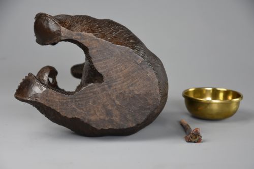FINELY CARVED 19TH CENTURY BLACK FOREST LINDEN WOOD HUMIDOR OR TOBACCO BOX IN THE FORM OF A BROWN BEAR - ADDITIONAL PHOTO 13