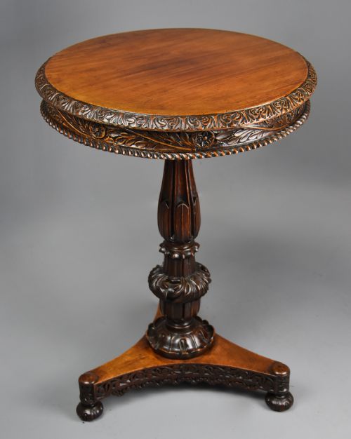 MID 19TH CENTURY ANGLO INDIAN PADOUK CIRCULAR TILT TOP OCCASIONAL TABLE PROBABLY FROM THE BOMBAY REGION - ADDITIONAL PHOTO 1