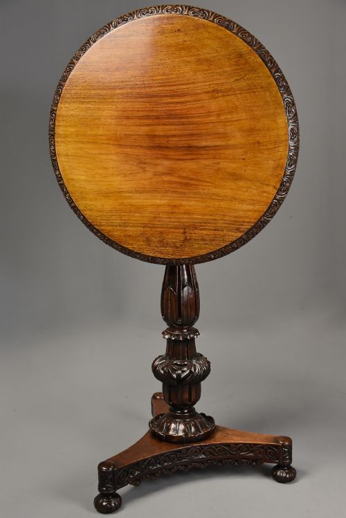 MID 19TH CENTURY ANGLO INDIAN PADOUK CIRCULAR TILT TOP OCCASIONAL TABLE PROBABLY FROM THE BOMBAY REGION - ADDITIONAL PHOTO 4