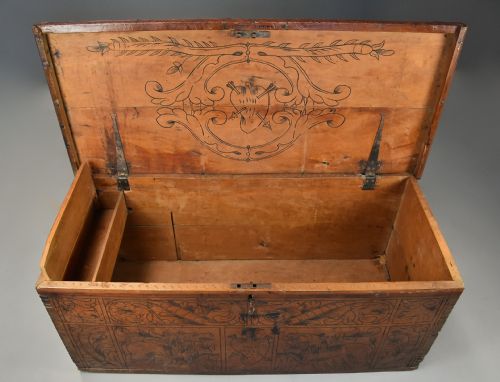 EARLY 17TH CENTURY NORTH ITALIAN CYPRESS WOOD CHEST OF SUPERB ORIGINAL PATINA - ADDITIONAL PHOTO 8