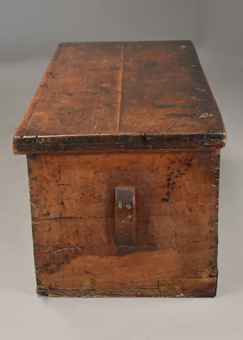 EARLY 17TH CENTURY NORTH ITALIAN CYPRESS WOOD CHEST OF SUPERB ORIGINAL PATINA - ADDITIONAL PHOTO 10