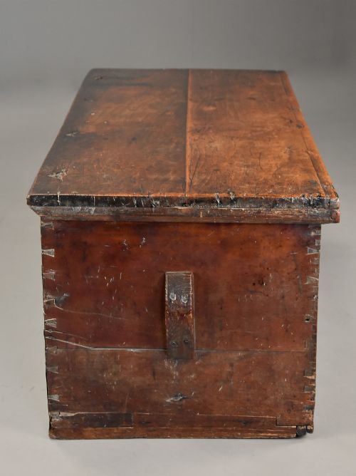 EARLY 17TH CENTURY NORTH ITALIAN CYPRESS WOOD CHEST OF SUPERB ORIGINAL PATINA - ADDITIONAL PHOTO 12