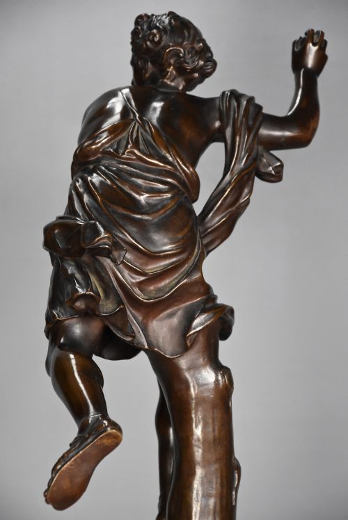 LARGE LATE 19TH CENTURY BRONZE FIGURE OF HIPPOMENES SIGNED 'BARBEDIENNE' AFTER AN ORIGINAL BY COUSTOU - ADDITIONAL PHOTO 10