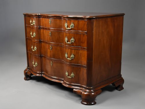 RARE LATE 18TH CENTURY CONTINENTAL MAHOGANY COMMODE OF OXBOW FORM OF GENEROUS PROPORTIONS - ADDITIONAL PHOTO 5