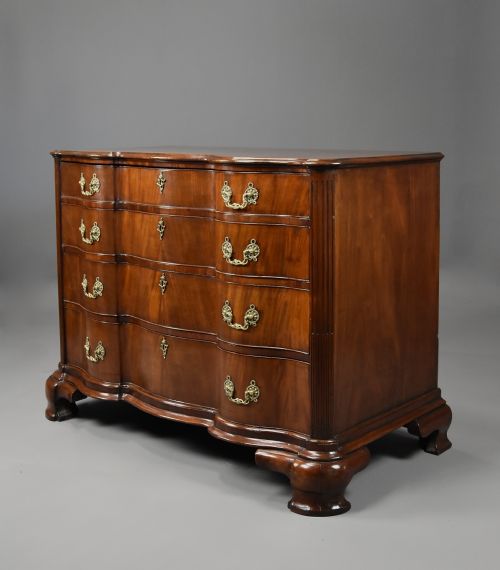 RARE LATE 18TH CENTURY CONTINENTAL MAHOGANY COMMODE OF OXBOW FORM OF GENEROUS PROPORTIONS - ADDITIONAL PHOTO 6