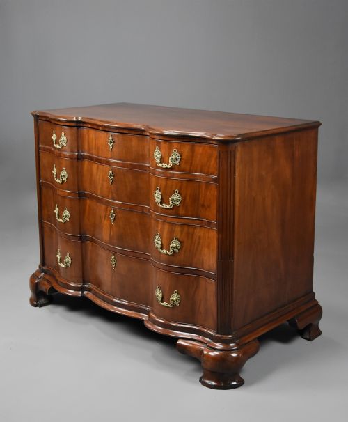 RARE LATE 18TH CENTURY CONTINENTAL MAHOGANY COMMODE OF OXBOW FORM OF GENEROUS PROPORTIONS - ADDITIONAL PHOTO 7