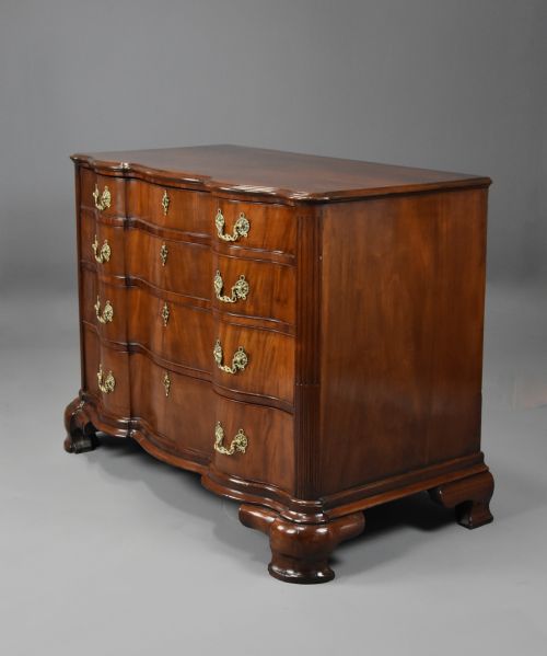 RARE LATE 18TH CENTURY CONTINENTAL MAHOGANY COMMODE OF OXBOW FORM OF GENEROUS PROPORTIONS - ADDITIONAL PHOTO 8