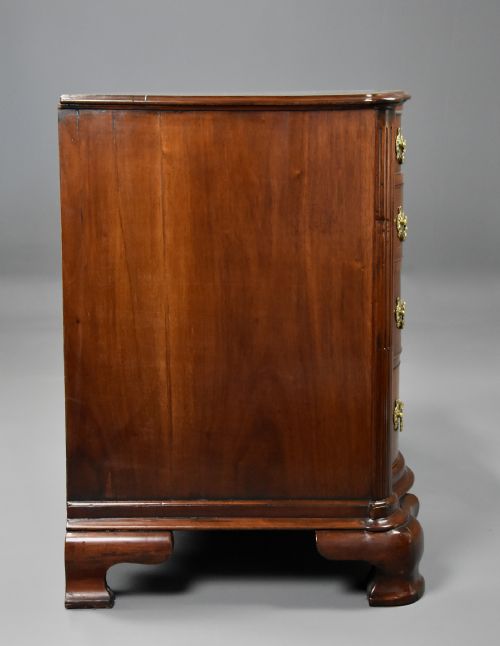 RARE LATE 18TH CENTURY CONTINENTAL MAHOGANY COMMODE OF OXBOW FORM OF GENEROUS PROPORTIONS - ADDITIONAL PHOTO 11