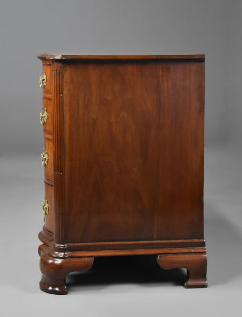 RARE LATE 18TH CENTURY CONTINENTAL MAHOGANY COMMODE OF OXBOW FORM OF GENEROUS PROPORTIONS - ADDITIONAL PHOTO 12