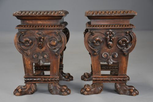 FINE PAIR OF MID 18TH CENTURY ITALIAN CARVED WALNUT STOOLS IN THE 16TH CENTURY STYLE - ADDITIONAL PHOTO 7